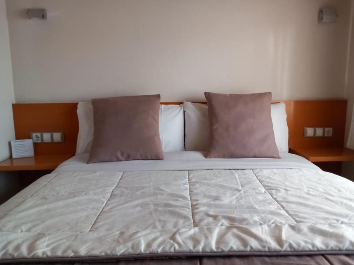 Hotel Viaurelia Montblanc Esterno foto