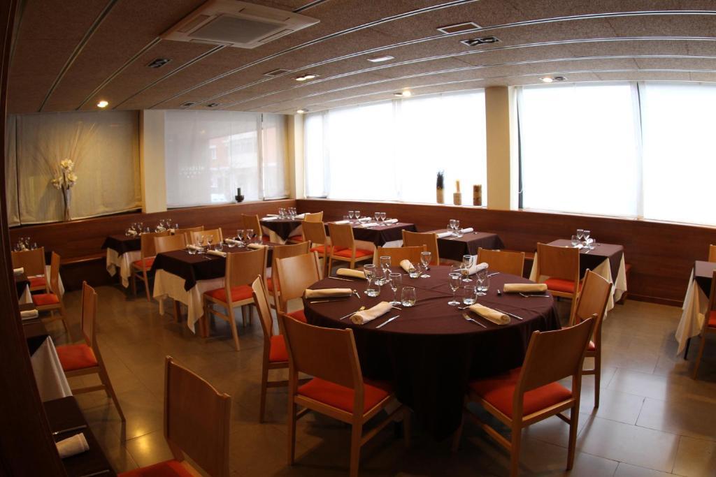 Hotel Viaurelia Montblanc Esterno foto